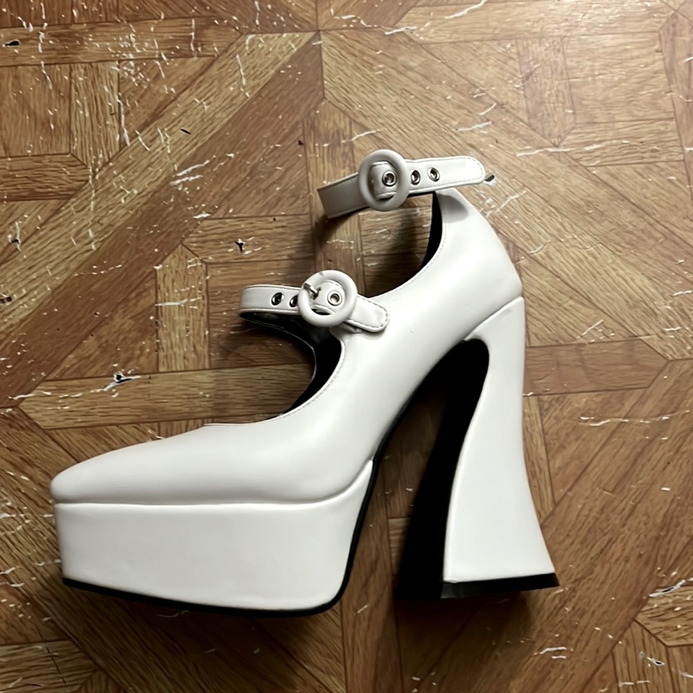 These are retro style platforms from Lamoda UK size 6 US size 8